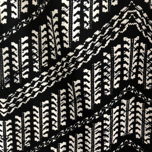 Geometric Pencil Skirt Size M Made in USA - Picture 6 of 8